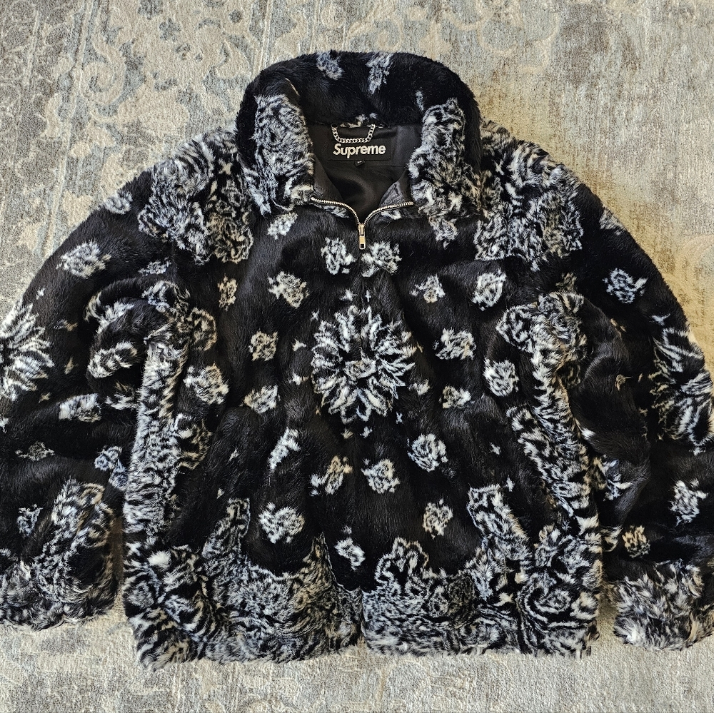 Supreme Faux Fur Bandana Jacket color - black/white - Size XL